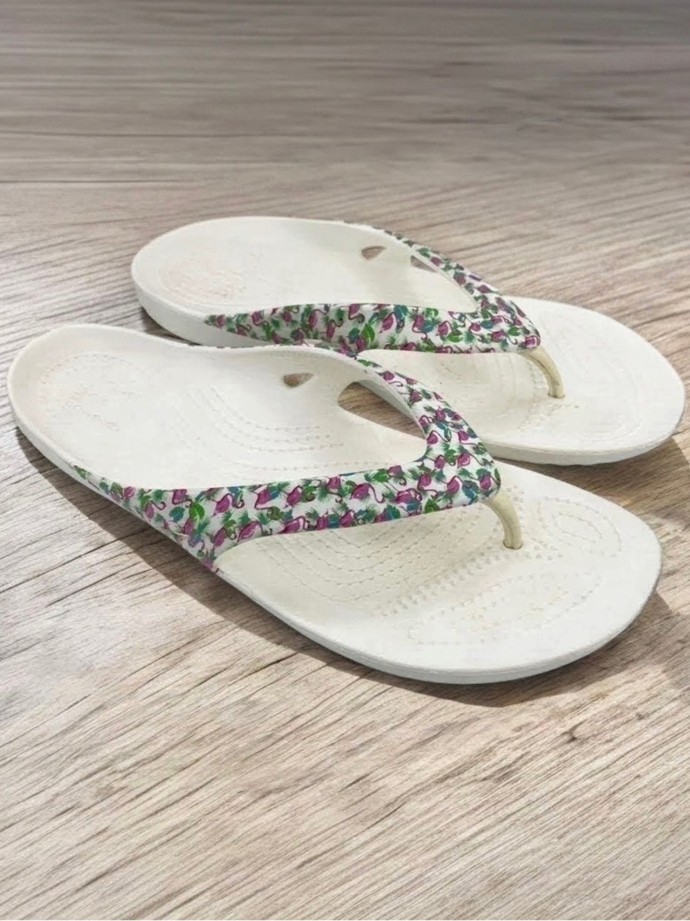 Crocs Kadee II flamingo white flip flop sandals women’s Size 9